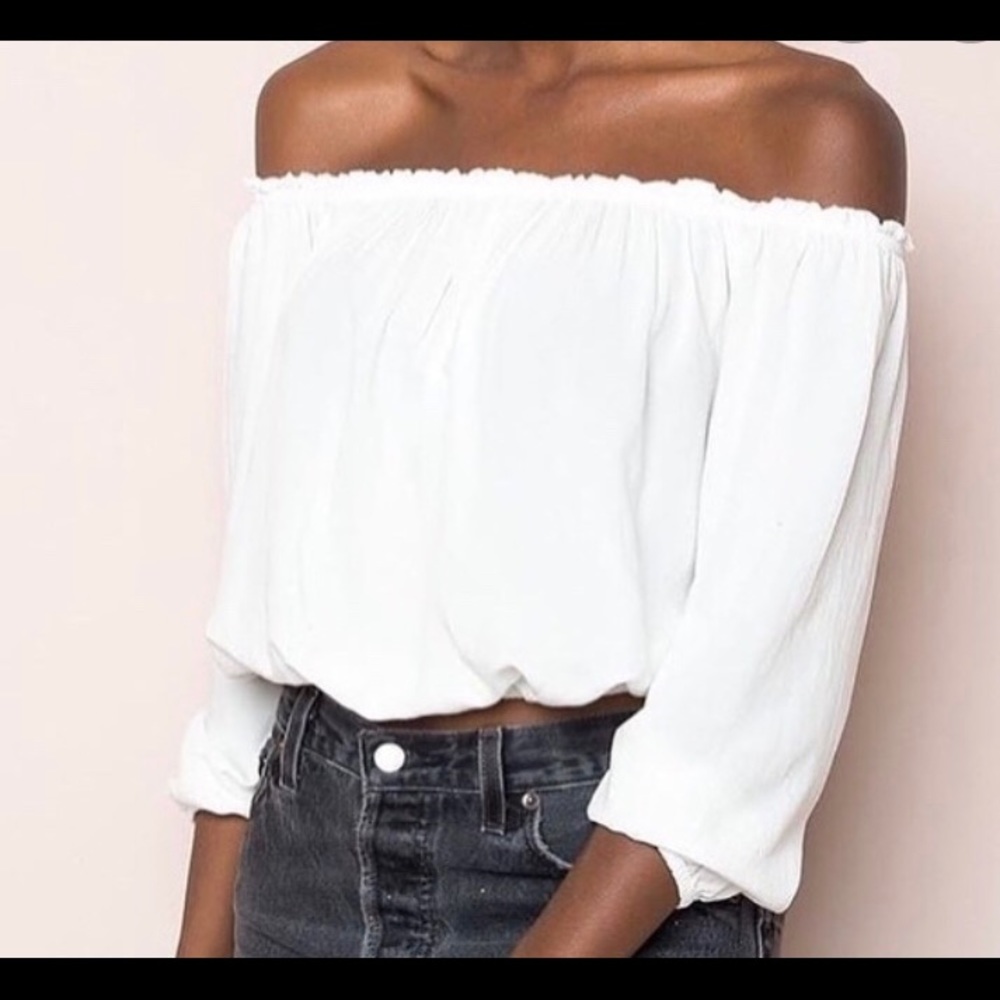 White Maura top 🌷